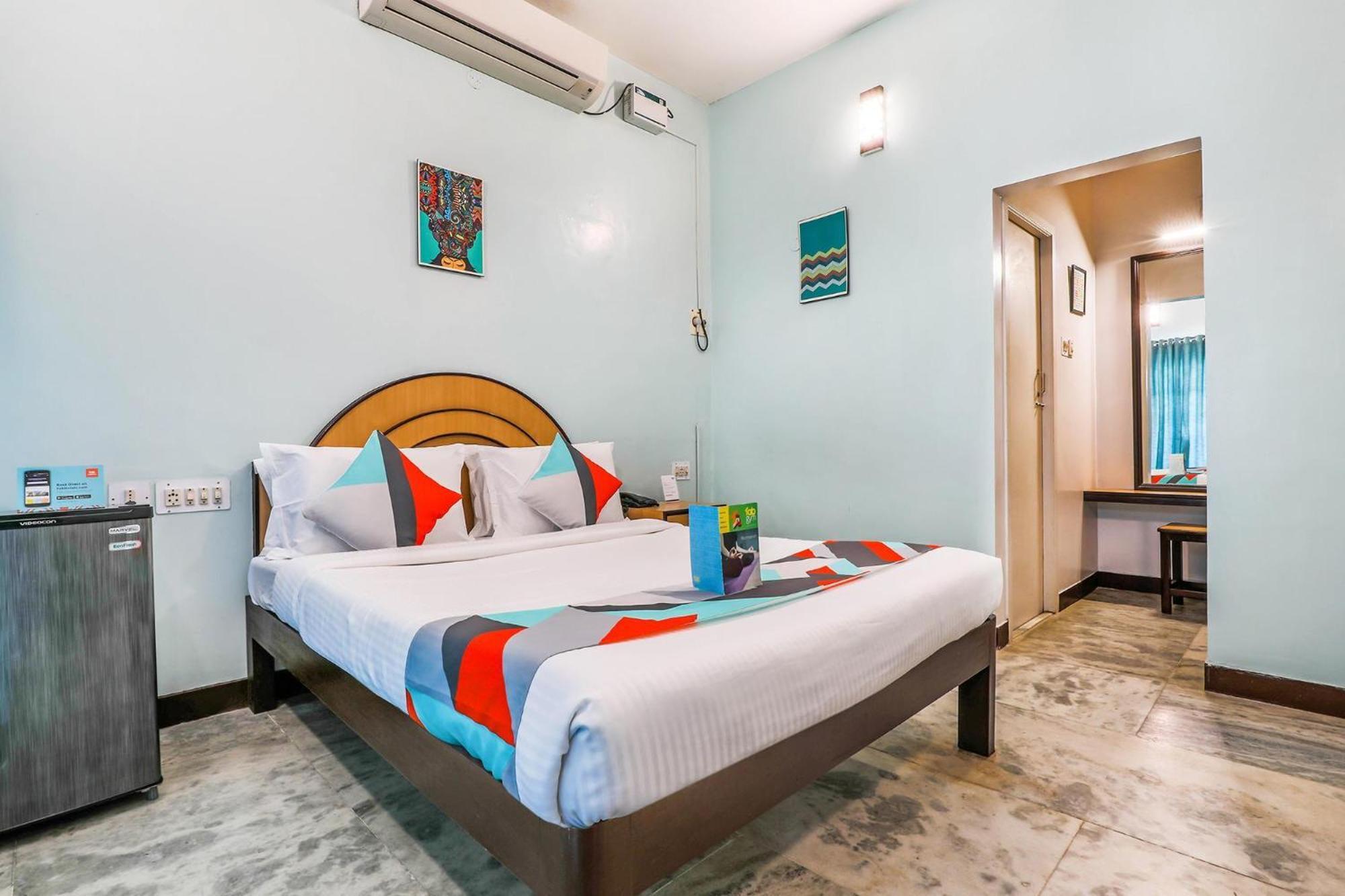 פונדיצ'רי Fabexpress Santhi Inn - 500 Meters From Promenade Beach מראה חיצוני תמונה