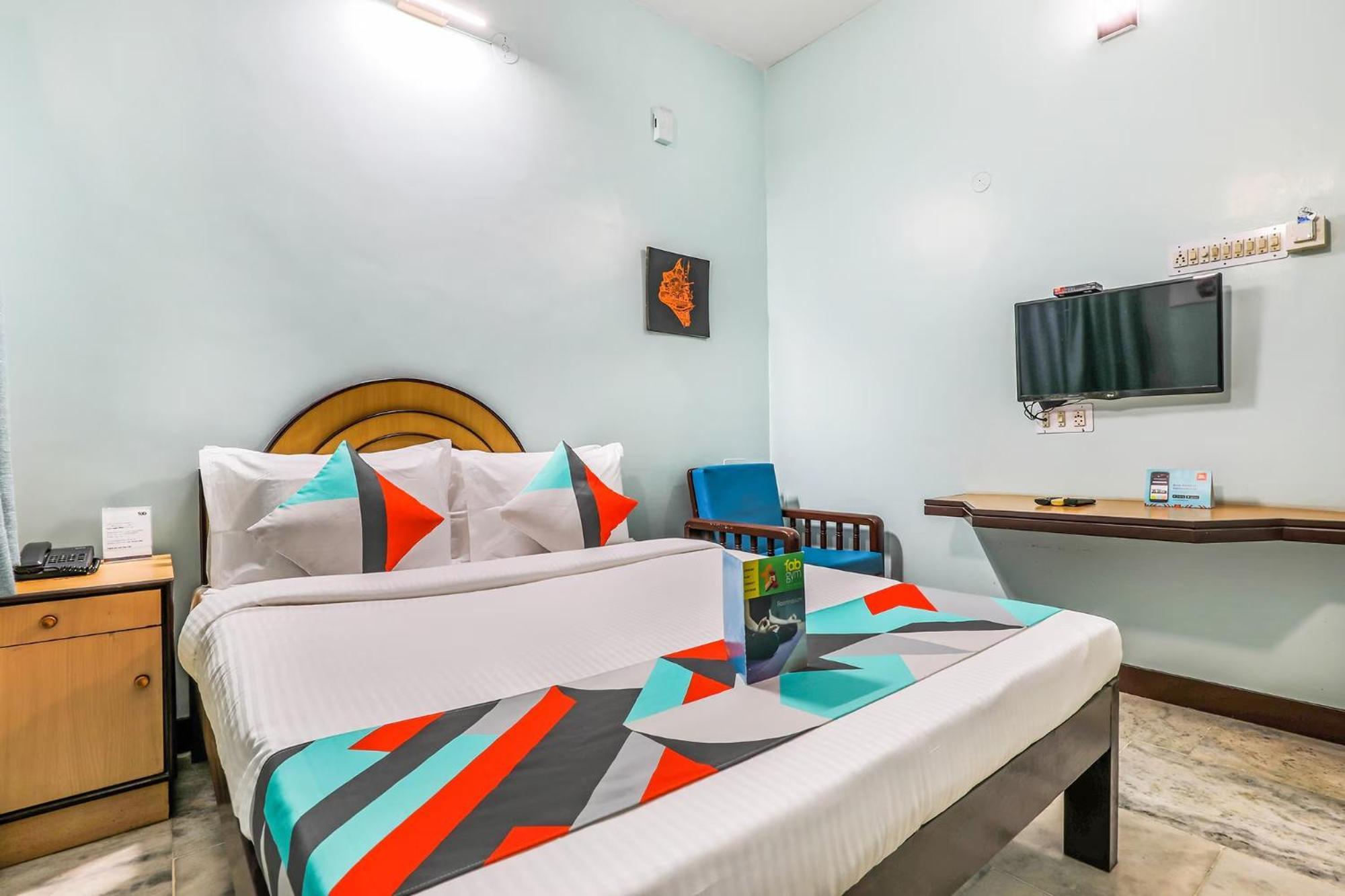 פונדיצ'רי Fabexpress Santhi Inn - 500 Meters From Promenade Beach מראה חיצוני תמונה