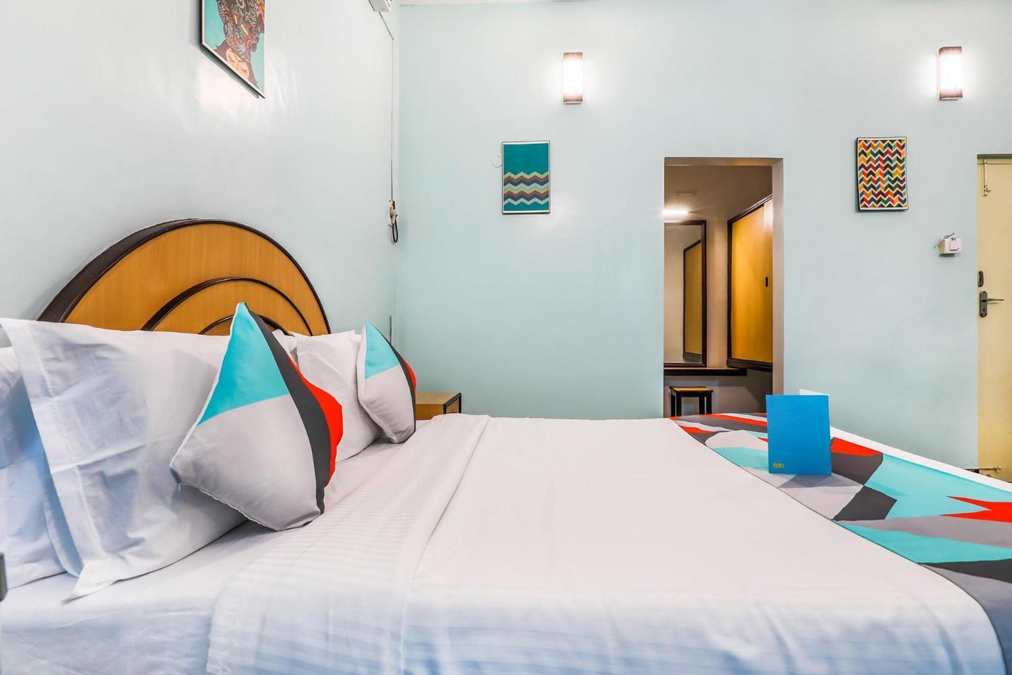 פונדיצ'רי Fabexpress Santhi Inn - 500 Meters From Promenade Beach מראה חיצוני תמונה