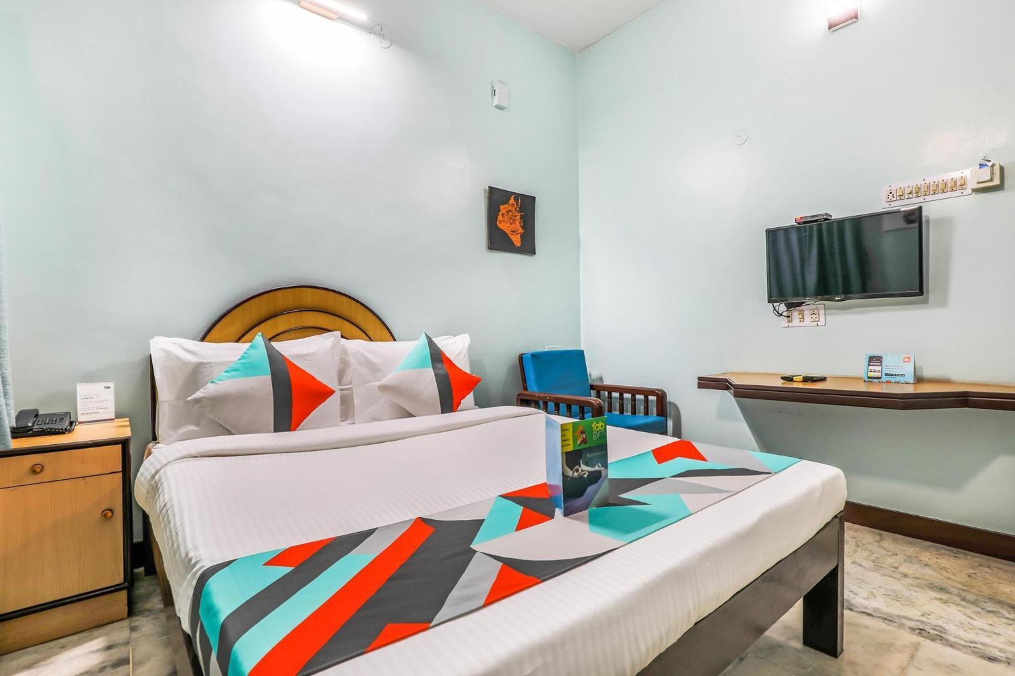 פונדיצ'רי Fabexpress Santhi Inn - 500 Meters From Promenade Beach מראה חיצוני תמונה